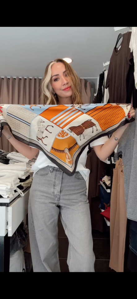 Renkli Büyük At Desenli Fular