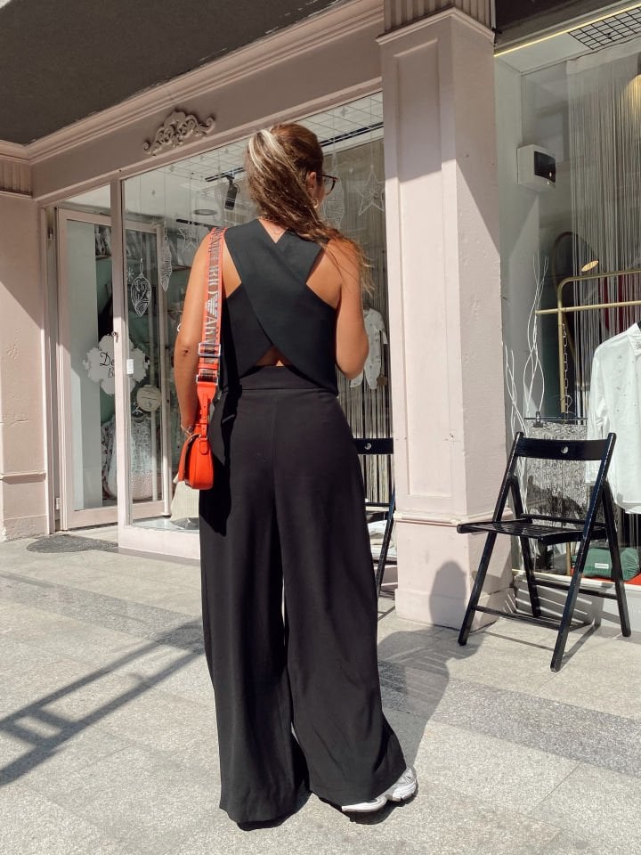 Sırtı Çapraz Tasarım Premium Siyah Yelek