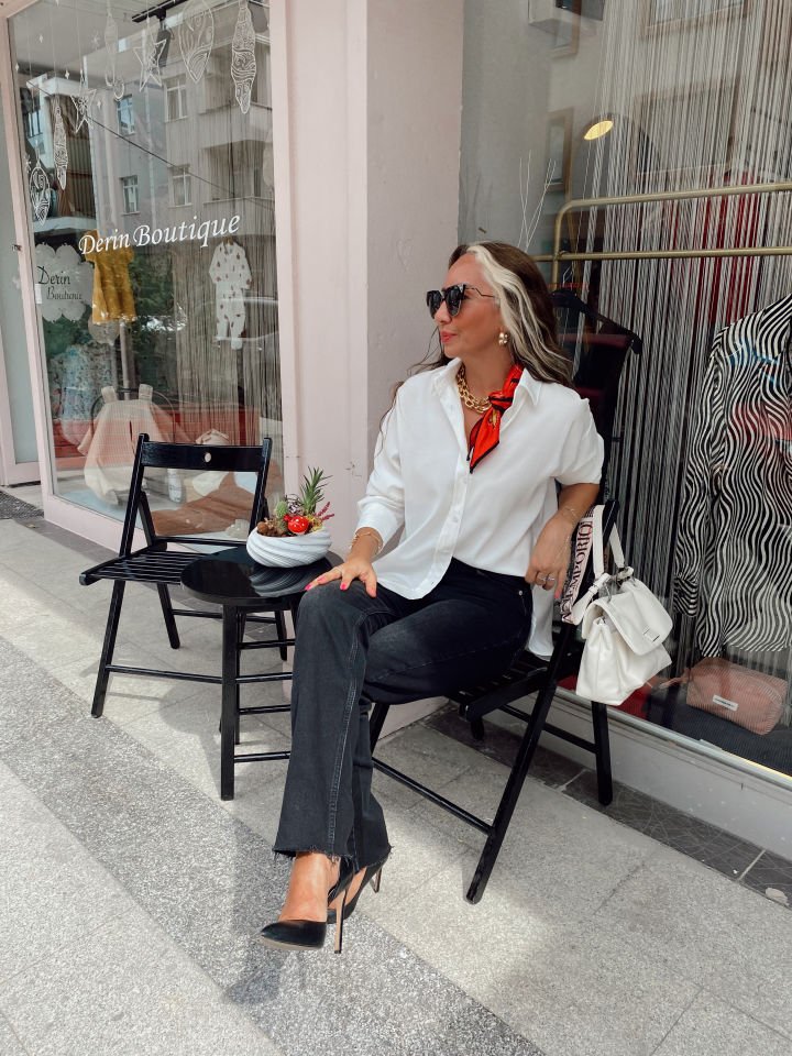 Oversize Beyaz Gömlek