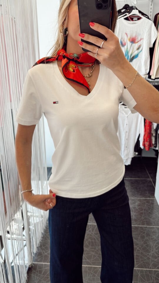 V Yaka Slim Fit Tişört Beyaz