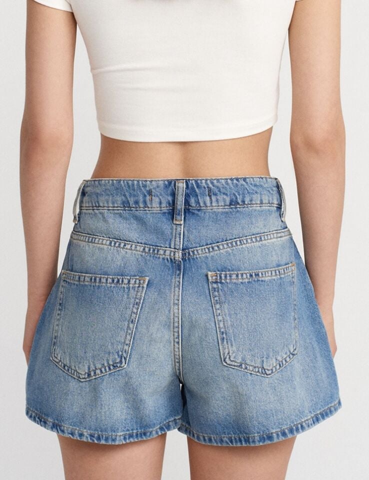 Pileli Mavi Taşlanmış Denim Şort