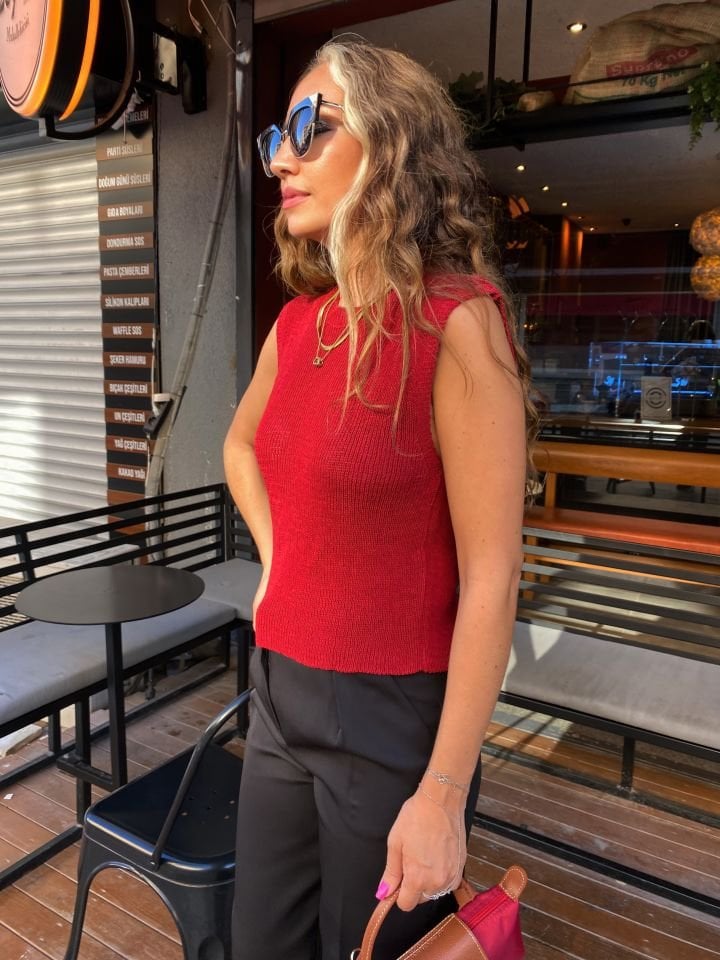 Sırtı Düğmeli Triko Yelek Bordo