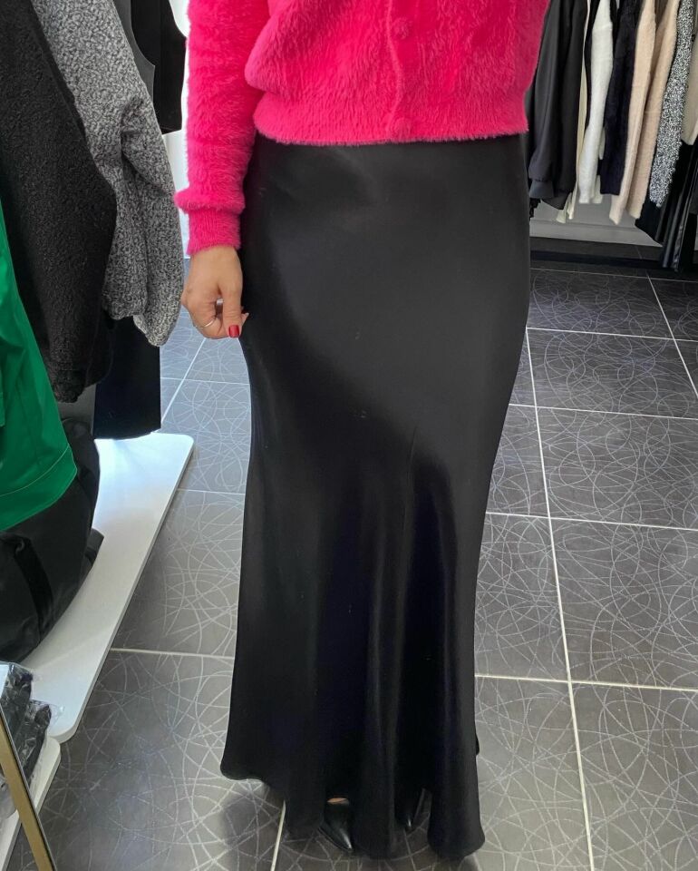 Siyah Maxi Saten Etek