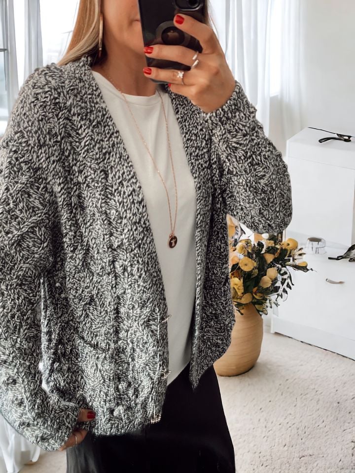 Taş Düğmeli Cepli Siyah Beyaz Hırka