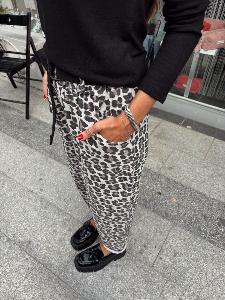 İthal Leopar Desen Kemerli Rahat Pantolon