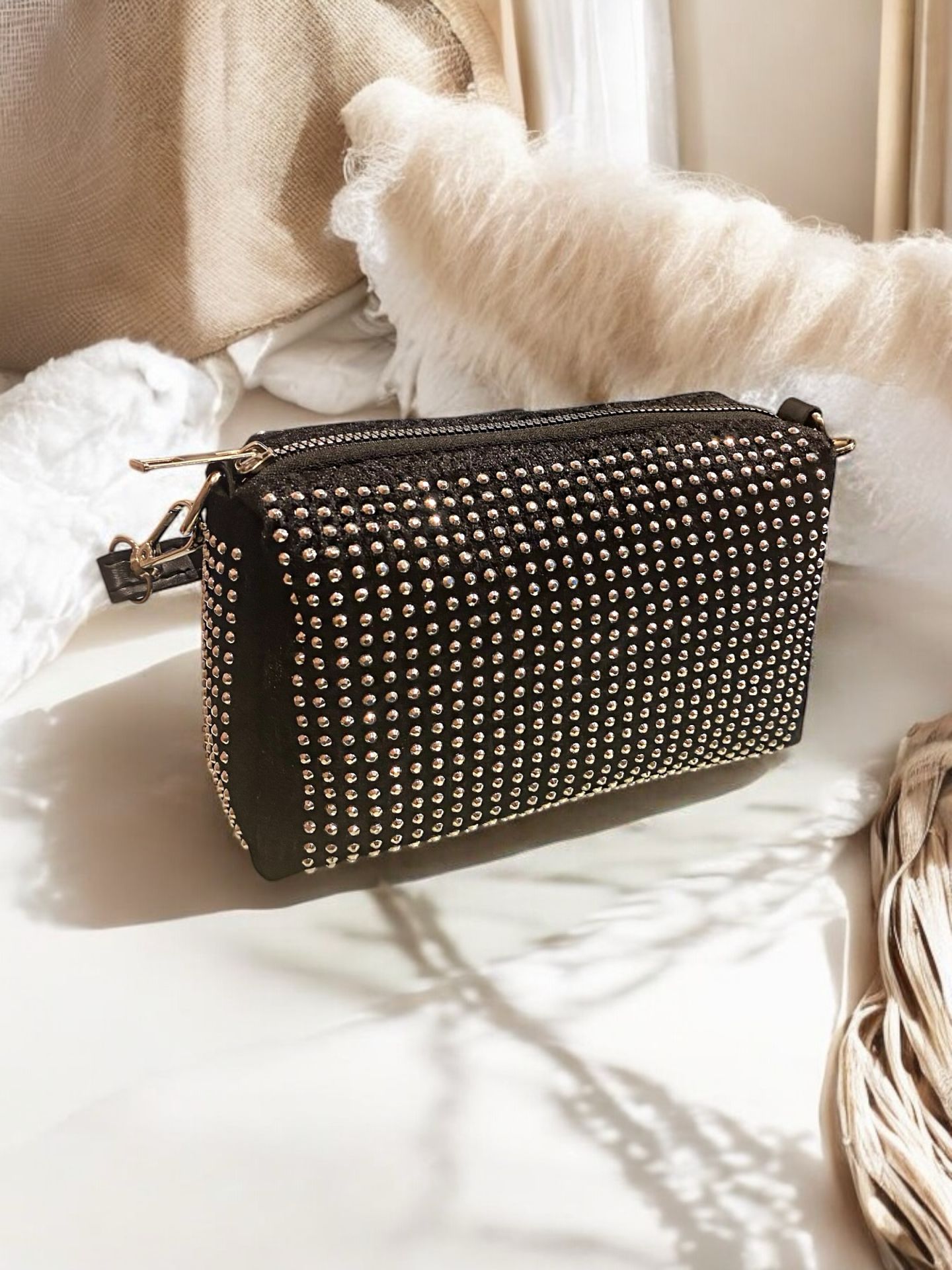 Gümüş Detaylı Kadife Çanta