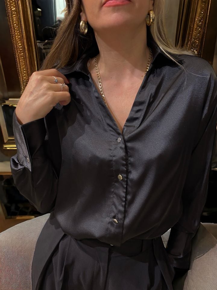 Siyah Saten Gömlek