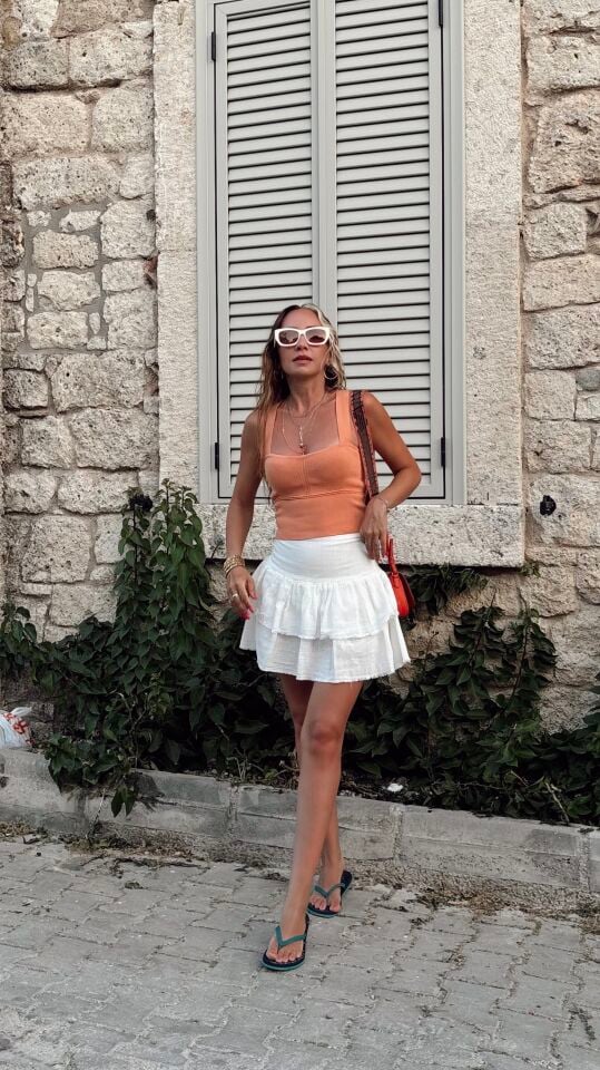 Katlı İçi Şortlu Mini Etek Ekru