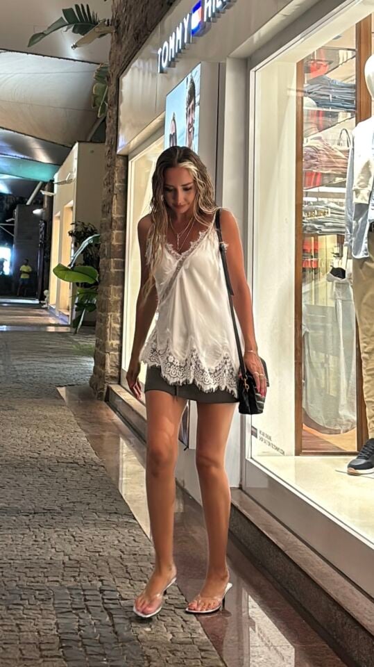 İthal Dantelli Asimetrik Bluz Beyaz