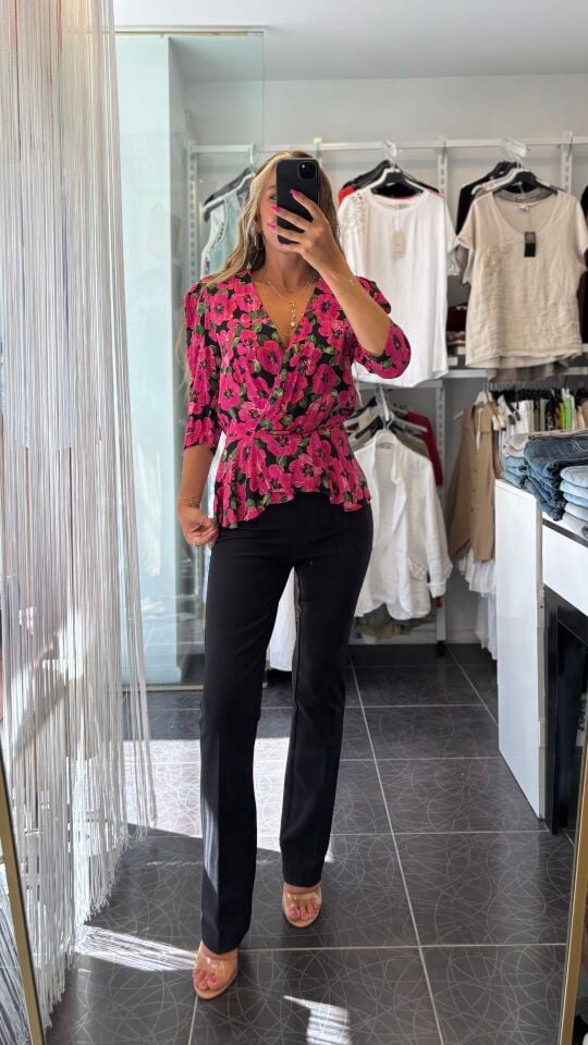 Premium Çiçek Desenli Siyah Pembe Bluz