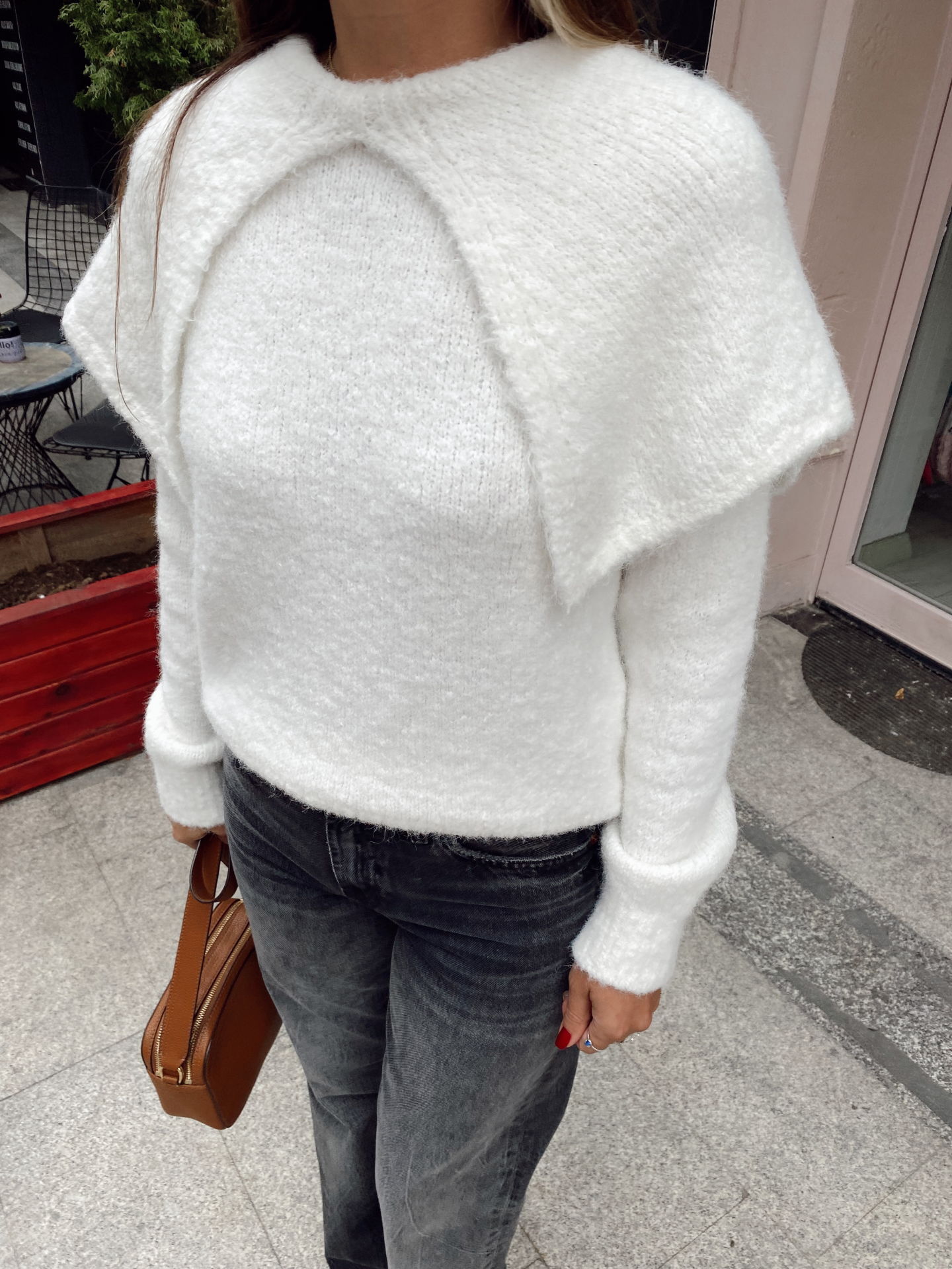 Pelerin Yaka Yumoş Kazak Beyaz