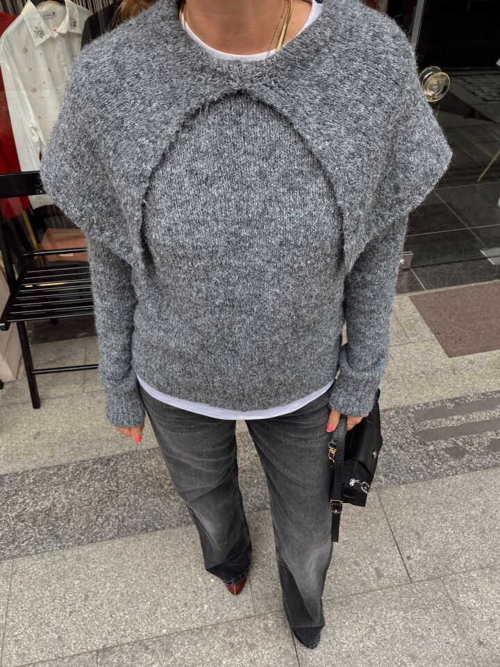 Pelerin Yaka Yumoş Kazak Gri