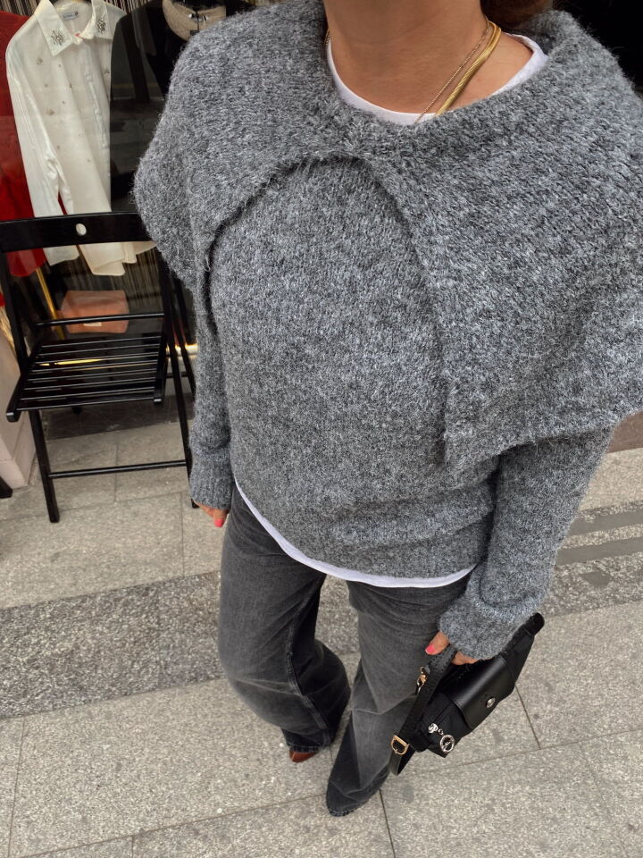 Pelerin Yaka Yumoş Kazak Gri