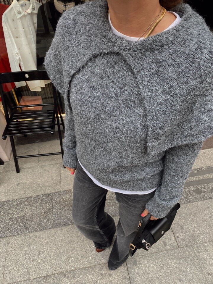 Pelerin Yaka Yumoş Kazak Gri