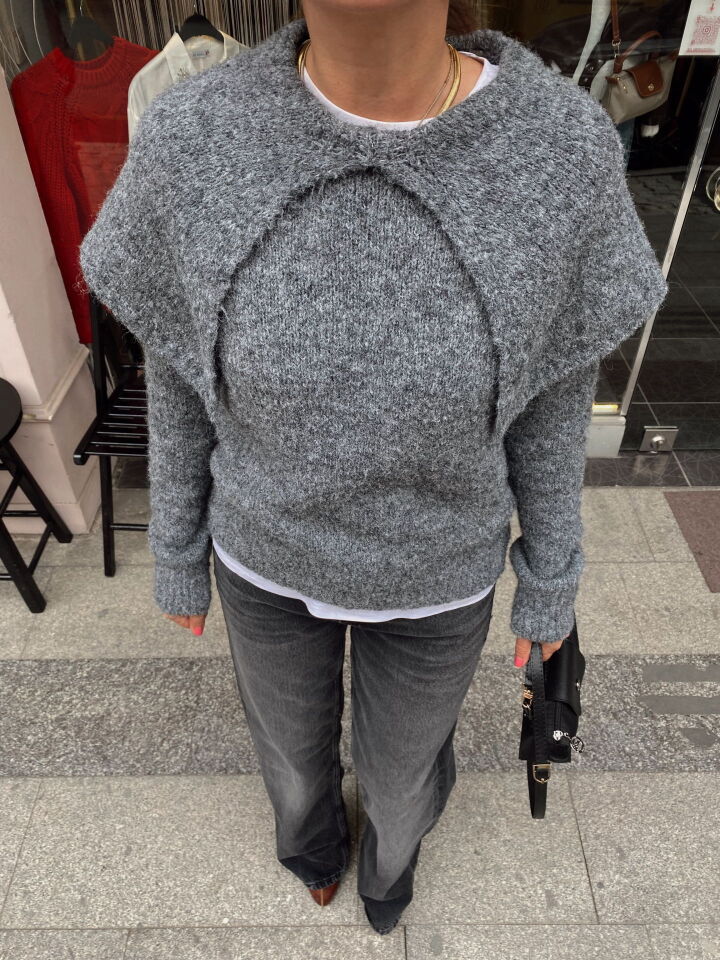 Pelerin Yaka Yumoş Kazak Gri