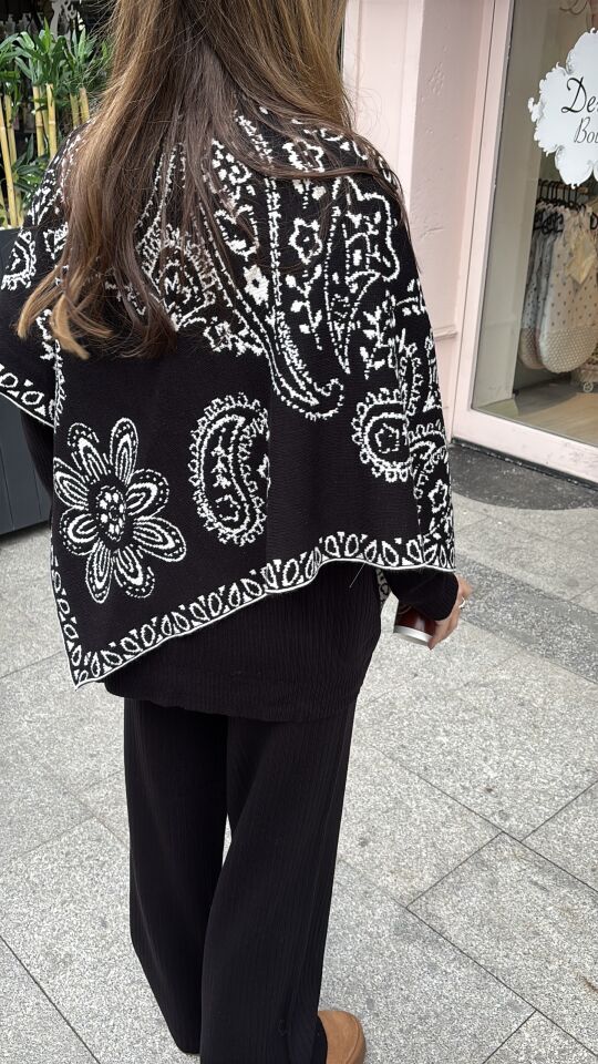 Desenli Üçgen Şal Siyah Krem