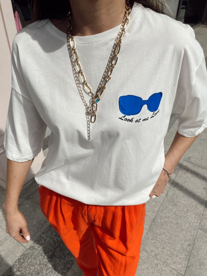 Beyaz Gözlük Detaylı Oversize Tişört