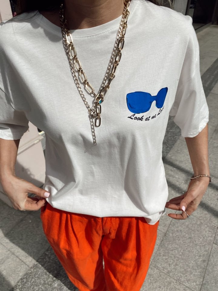 Beyaz Gözlük Detaylı Oversize Tişört