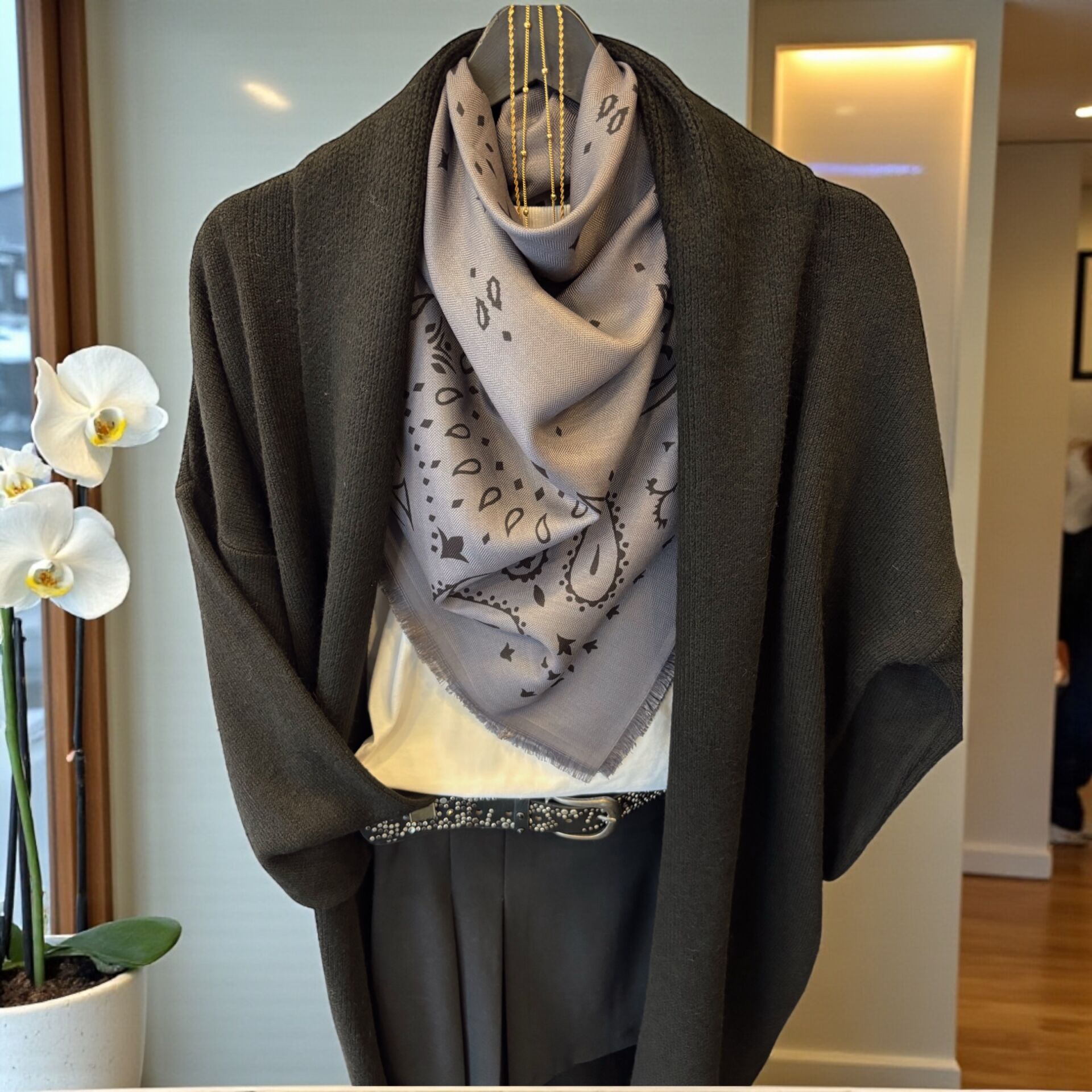 Etnik Desenli Şal Gri