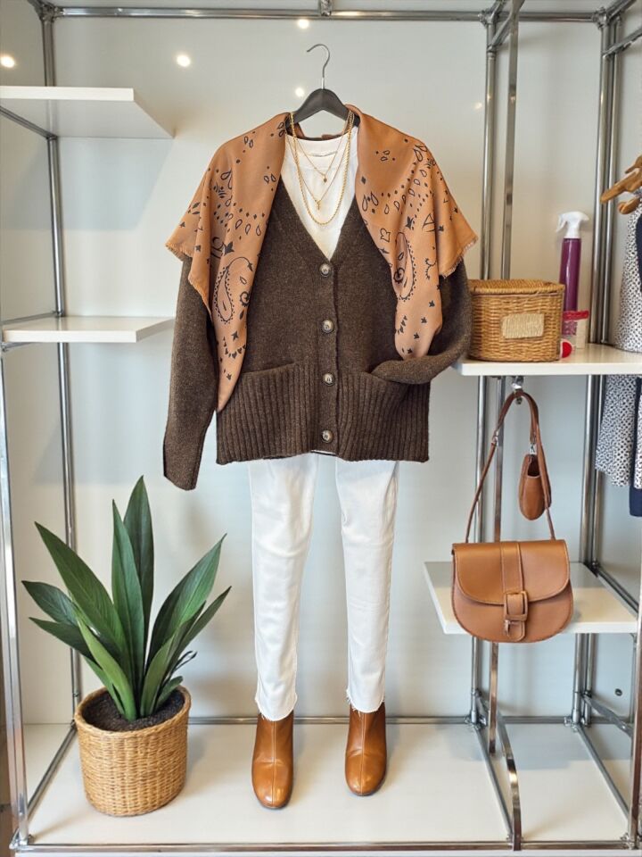 Yumuşak Dokulu Düğmeli Hırka Acı Kahve