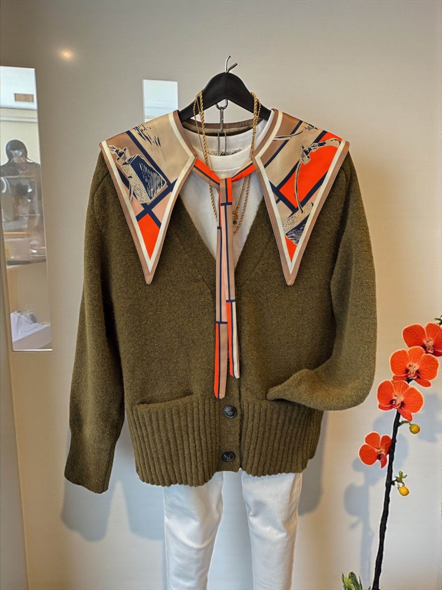 Yumuşak Dokulu Düğmeli Hırka Yağ Yeşili