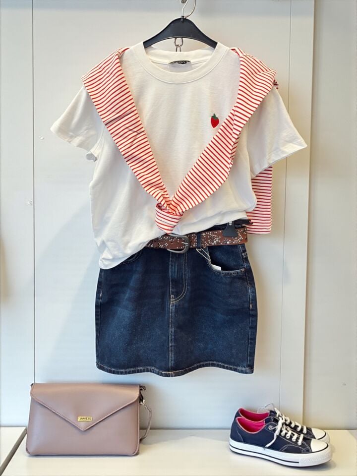 Çilekli Tshirt Beyaz