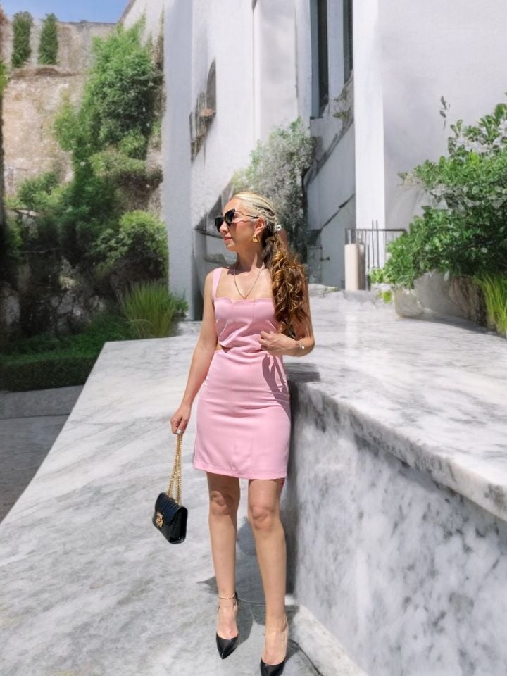 Pembe Bel Tasarımlı Mini Elbise