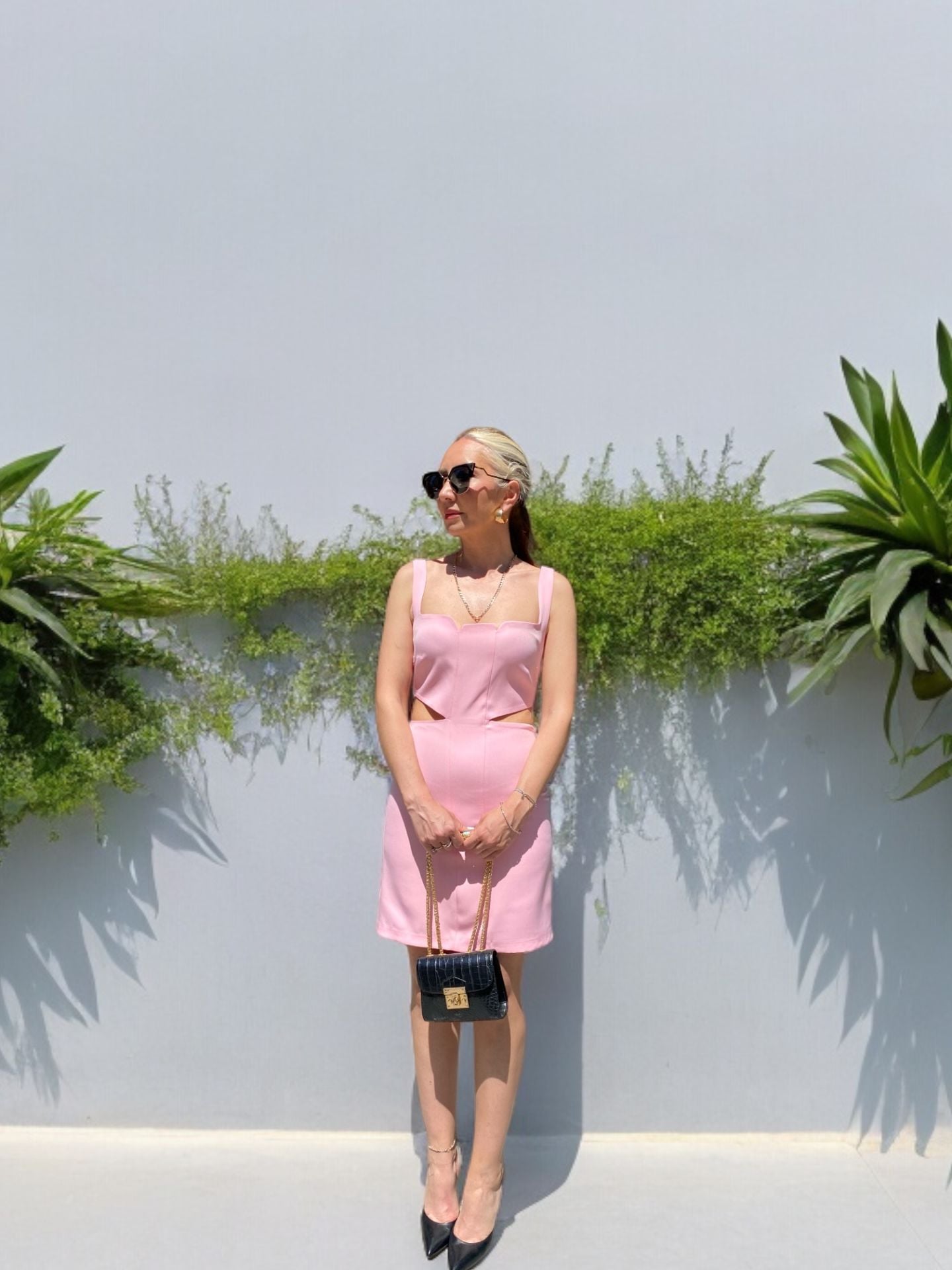 Pembe Bel Tasarımlı Mini Elbise