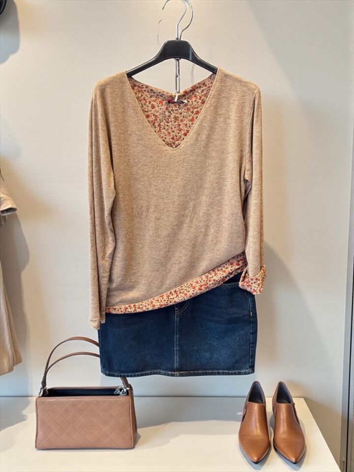 İthal İç Kısmı Çiçek Tasarımlı V Yaka Bluz Kahve
