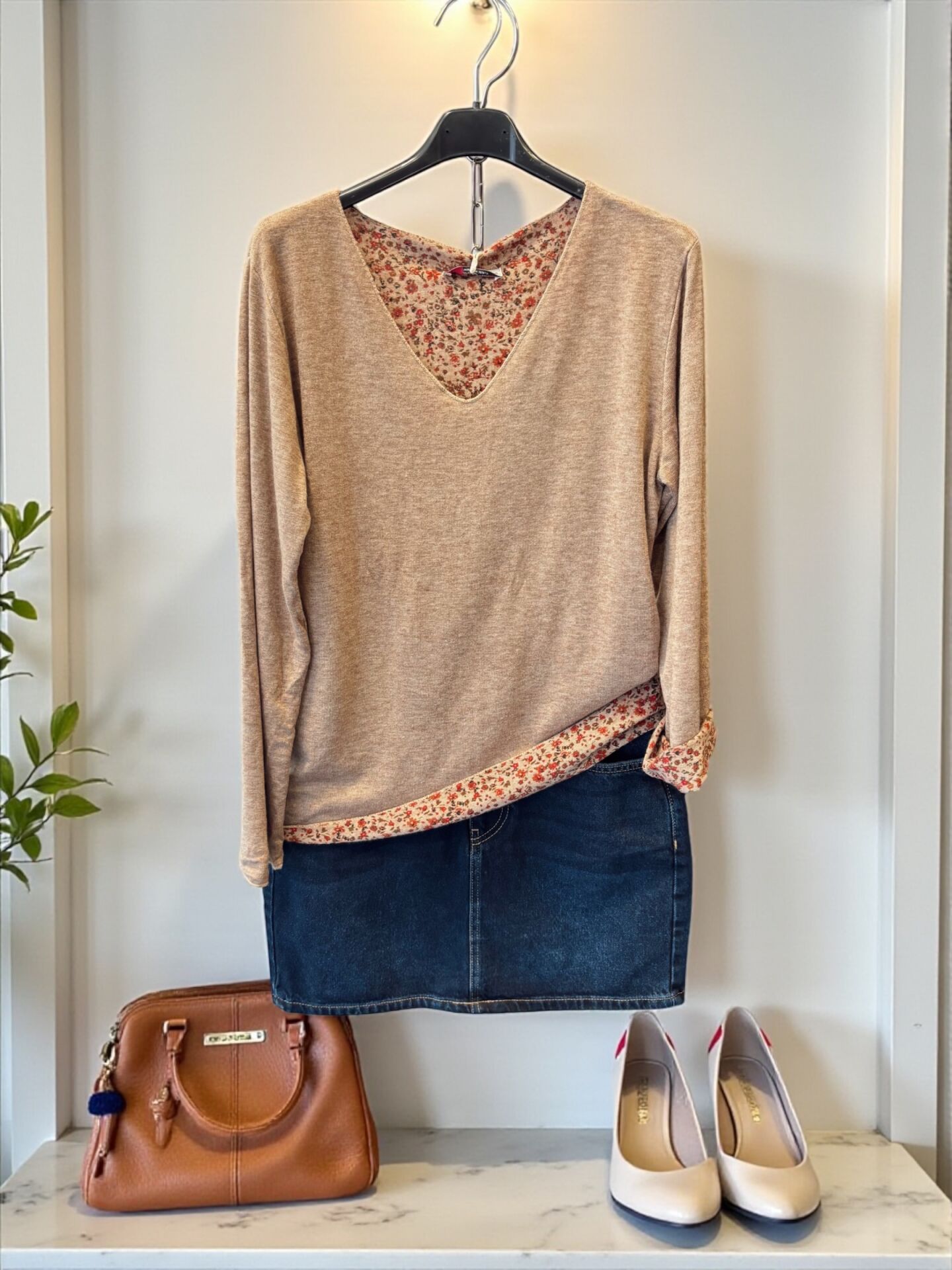 İthal İç Kısmı Çiçek Tasarımlı V Yaka Bluz Kahve