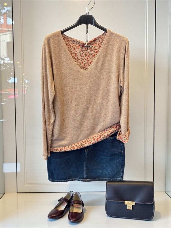 İthal İç Kısmı Çiçek Tasarımlı V Yaka Bluz Kahve