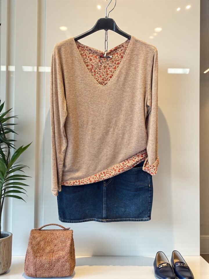 İthal İç Kısmı Çiçek Tasarımlı V Yaka Bluz Kahve