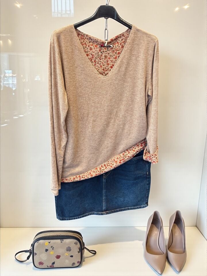 İthal İç Kısmı Çiçek Tasarımlı V Yaka Bluz Kahve