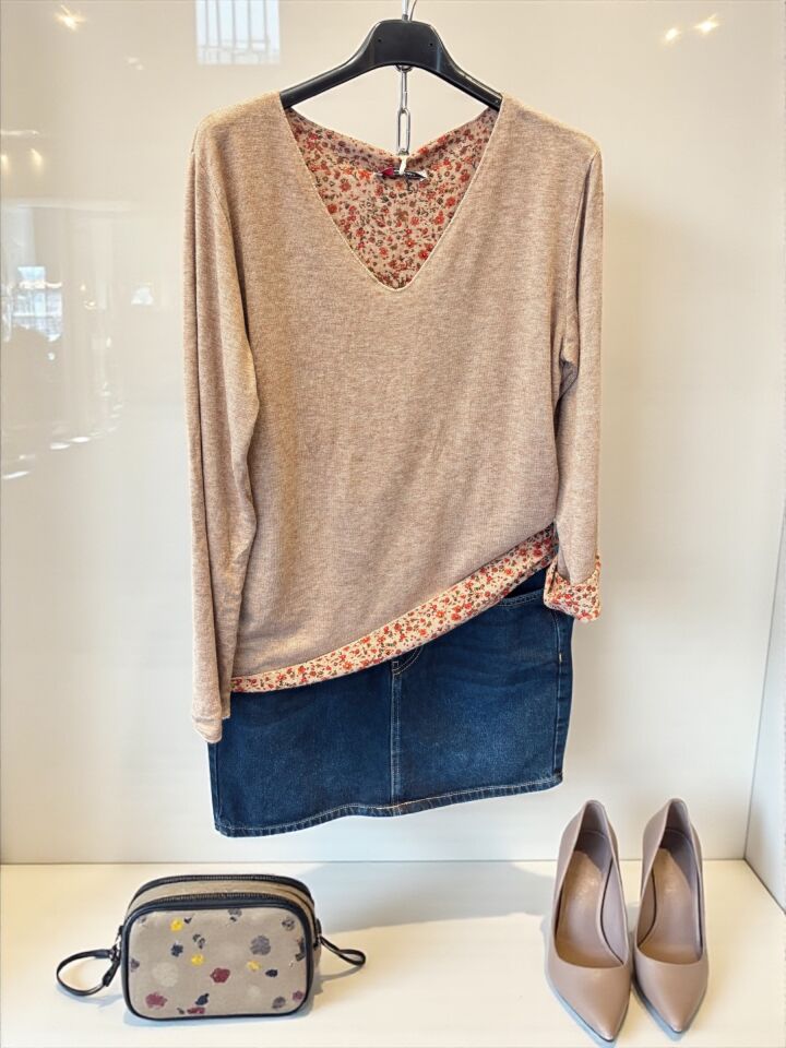 İthal İç Kısmı Çiçek Tasarımlı V Yaka Bluz Kahve