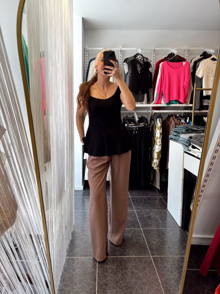 Kayık Yaka Volanlı Triko Bluz Siyah