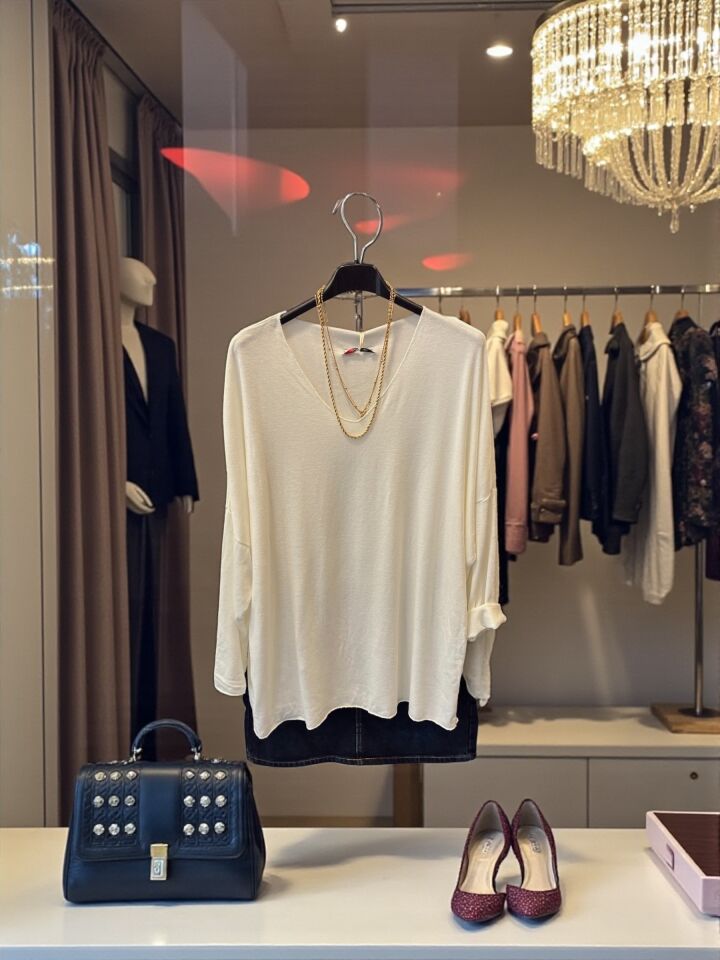 İthal V Yaka Oversize Angora Kazak Beyaz